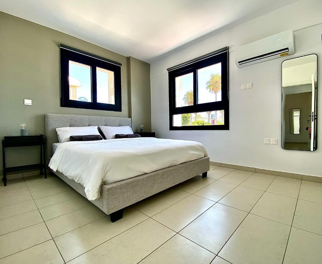Sea La Vie #2 - Luxury Seaview Apartment Paphos Extérieur photo